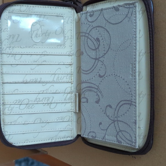 Double zippered wallet with checkbook cover - Picture 6 of 9